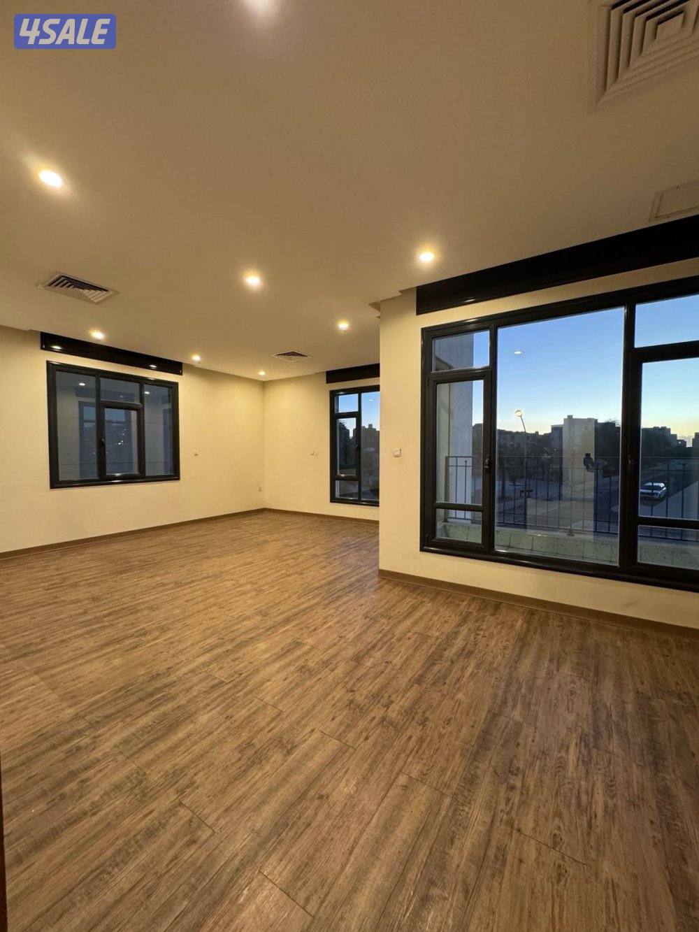 للايجار دور 5 غرف في السلام9