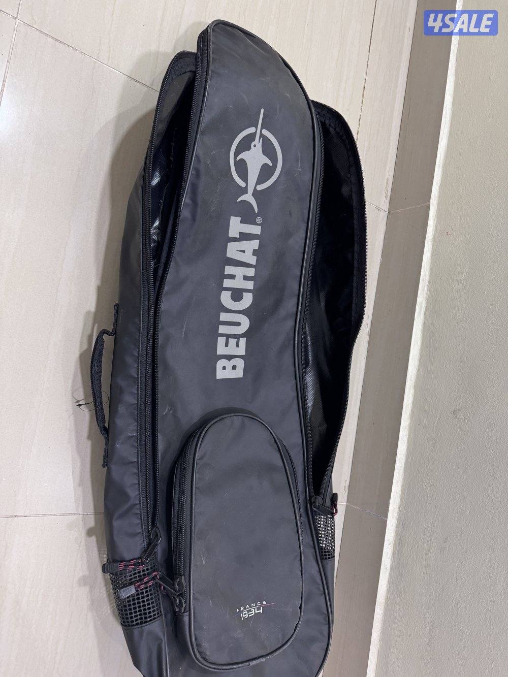 للبيع 4 اغراض مسدس و بدلة غوص جنطه و زعانف0