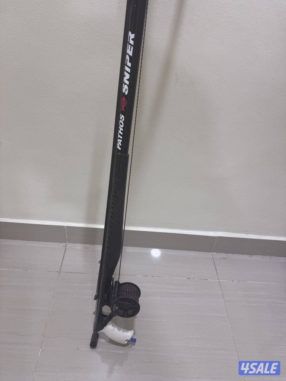 للبيع 4 اغراض مسدس و بدلة غوص جنطه و زعانف2