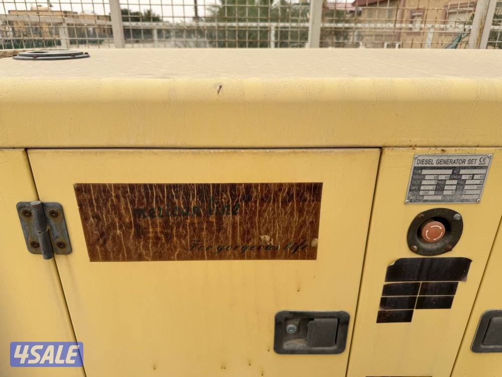 للبيع مولد كهرباء كاتم صوت ديزل0