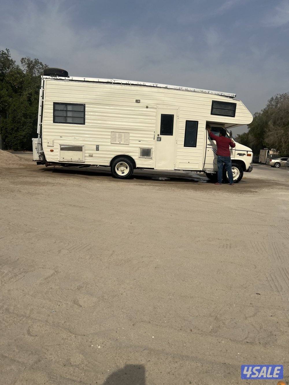 للبيع سيارة كرفان شفر ١٩٩٠1