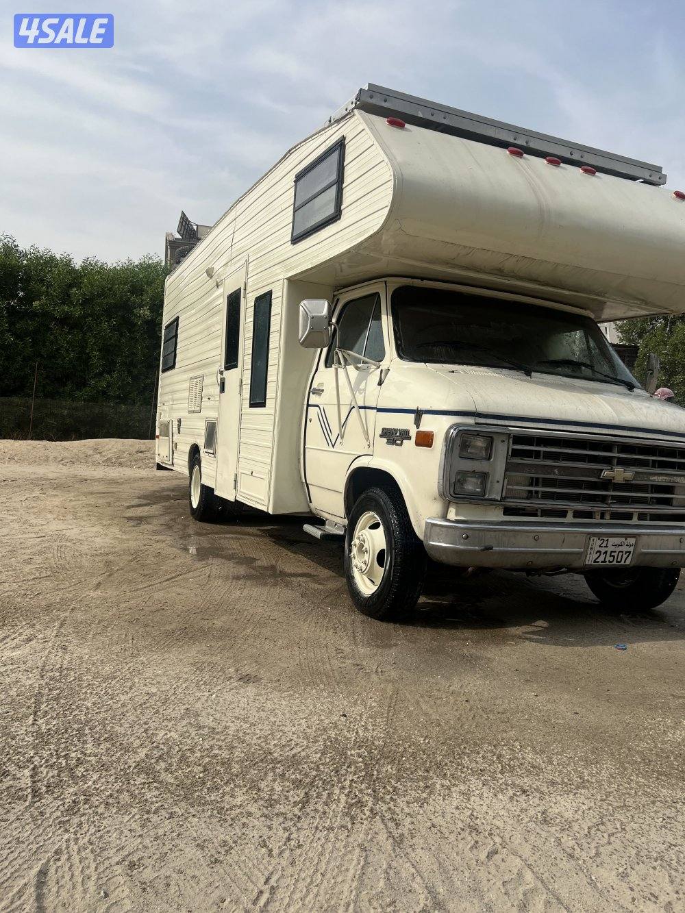 للبيع سيارة كرفان شفر ١٩٩٠2