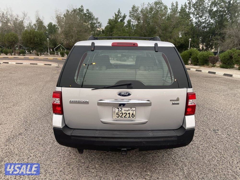 فورد اكسبدشن  2013 لون سلفر  صبغ الوكاله بحاله ممتازه1