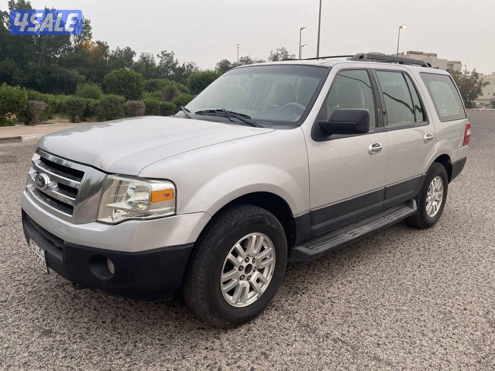 فورد اكسبدشن  2013 لون سلفر  صبغ الوكاله بحاله ممتازه2