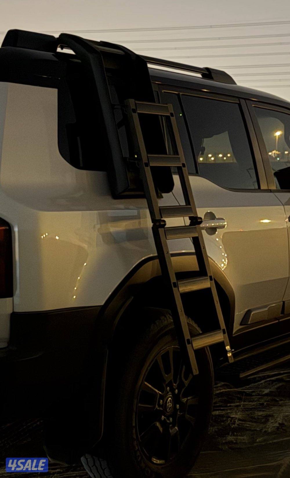 للبيع سلم جانبي مستعمل يركب على جميع انواع السيارات تقريبا0