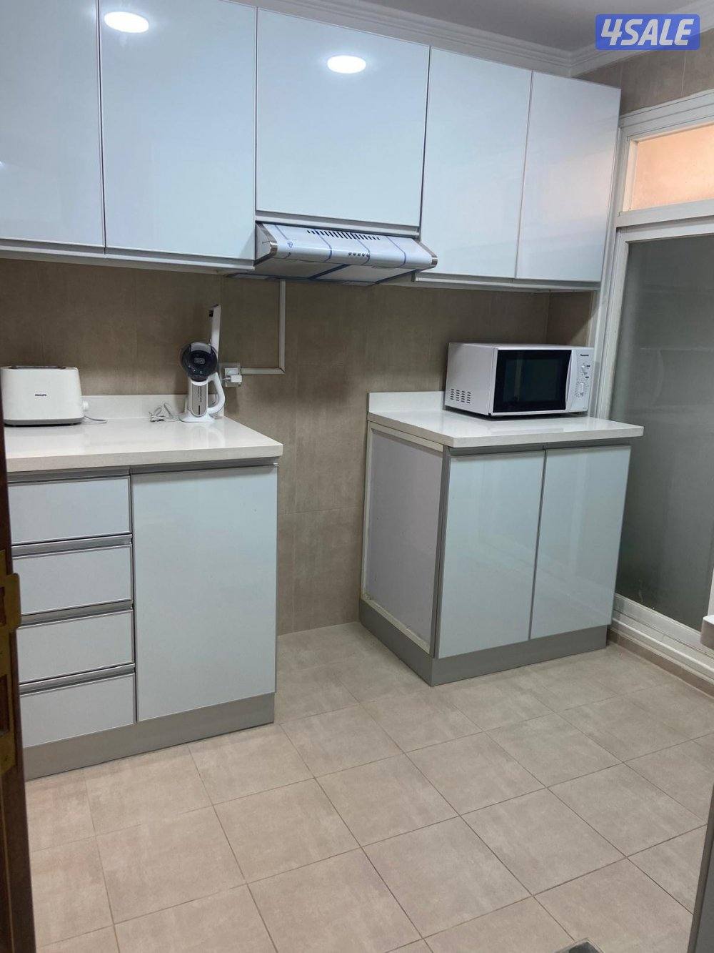 للبيع شقه بالجابريه / مطله على الشارع الرئيسي4