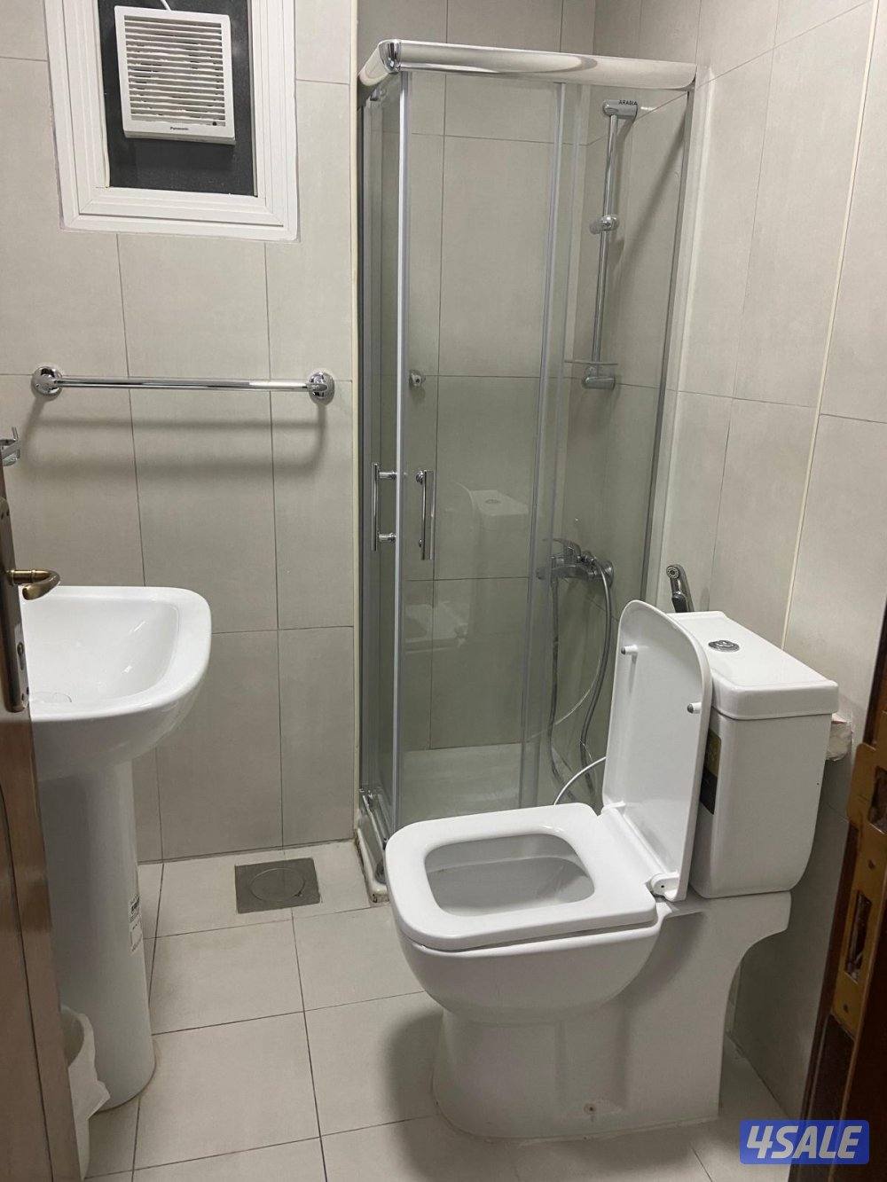 للبيع شقه بالجابريه / مطله على الشارع الرئيسي7