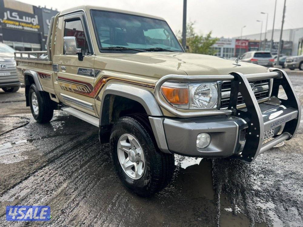 تويوتا لاند كروزر شاص LX .V61