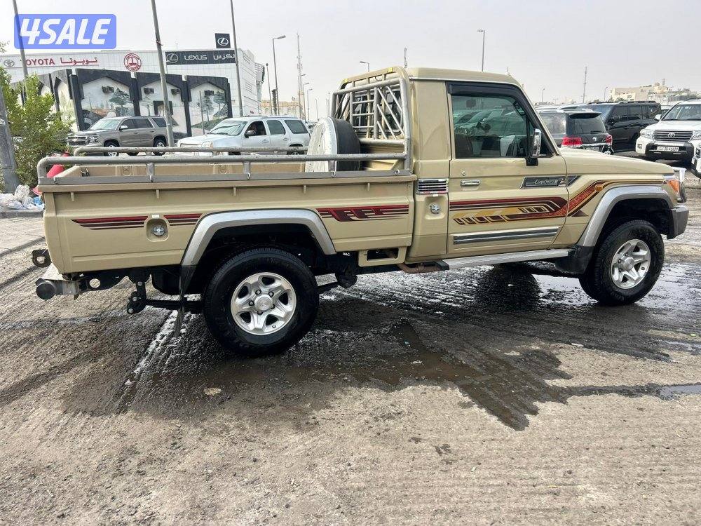 تويوتا لاند كروزر شاص LX .V62