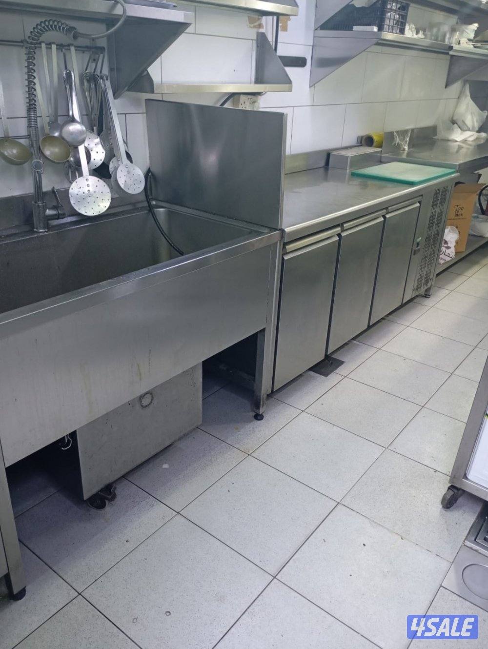 للبيع مطعم للمأكولات الكويتية و مشويات في ميدان حولي3