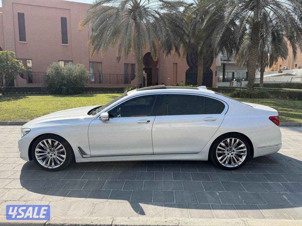 للبيع بي ام دبليو موديل 2018 وراد قطر صبغ وكالة ماعد قطّعه 740 LI..1