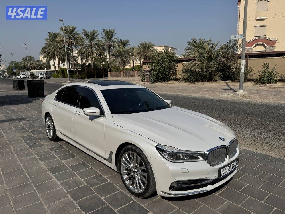 للبيع بي ام دبليو موديل 2018 وراد قطر صبغ وكالة ماعد قطّعه 740 LI..2