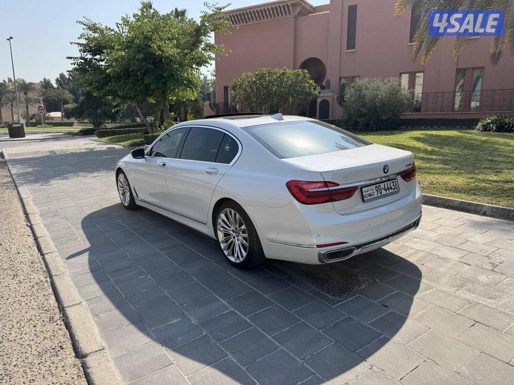 للبيع بي ام دبليو موديل 2018 وراد قطر صبغ وكالة ماعد قطّعه 740 LI..3