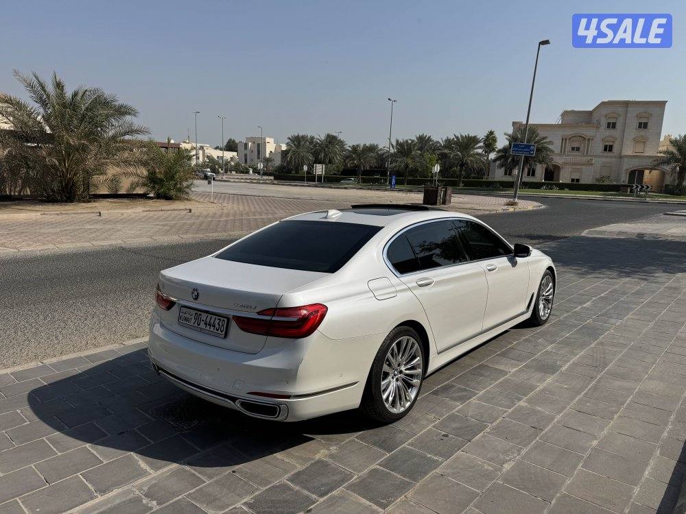 للبيع بي ام دبليو موديل 2018 وراد قطر صبغ وكالة ماعد قطّعه 740 LI..4