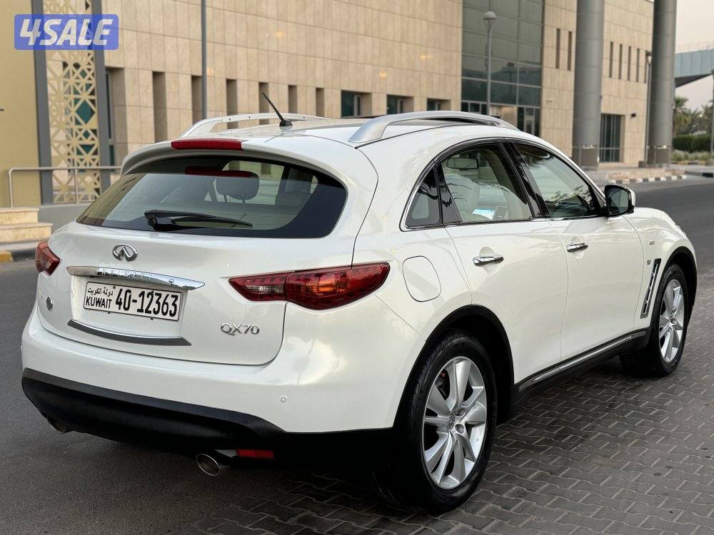 انفنيتي QX70 موديل 2016 عداد 67 الف بحاله الوكاله3