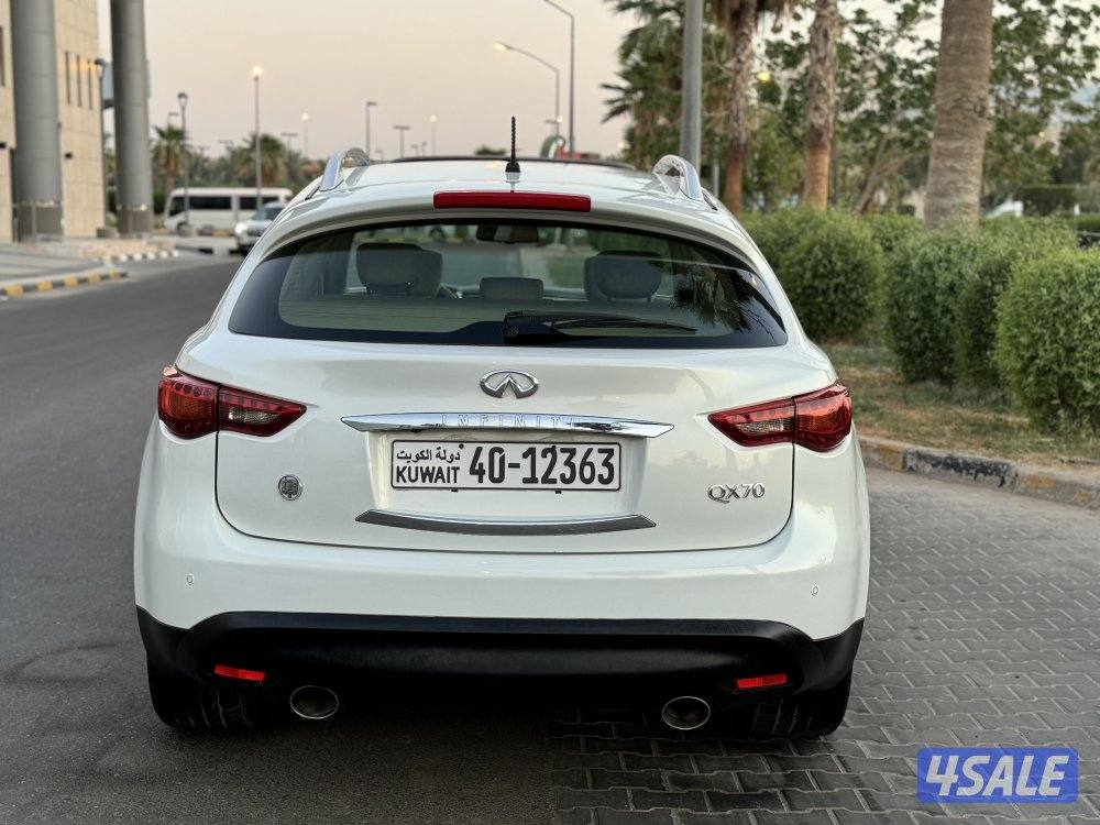انفنيتي QX70 موديل 2016 عداد 67 الف بحاله الوكاله4