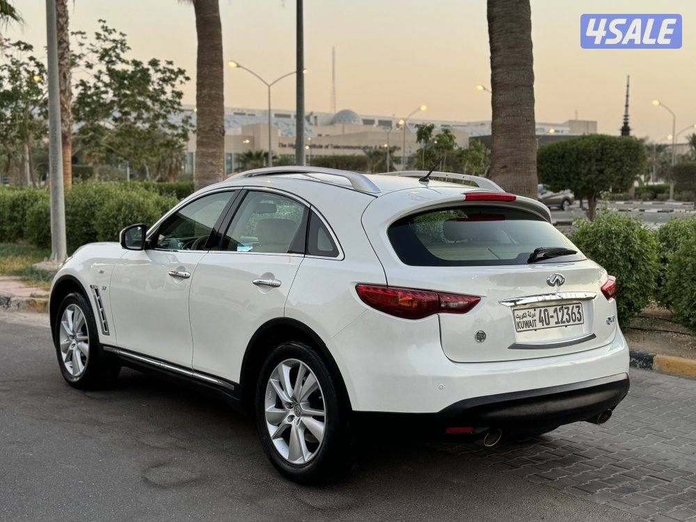انفنيتي QX70 موديل 2016 عداد 67 الف بحاله الوكاله6