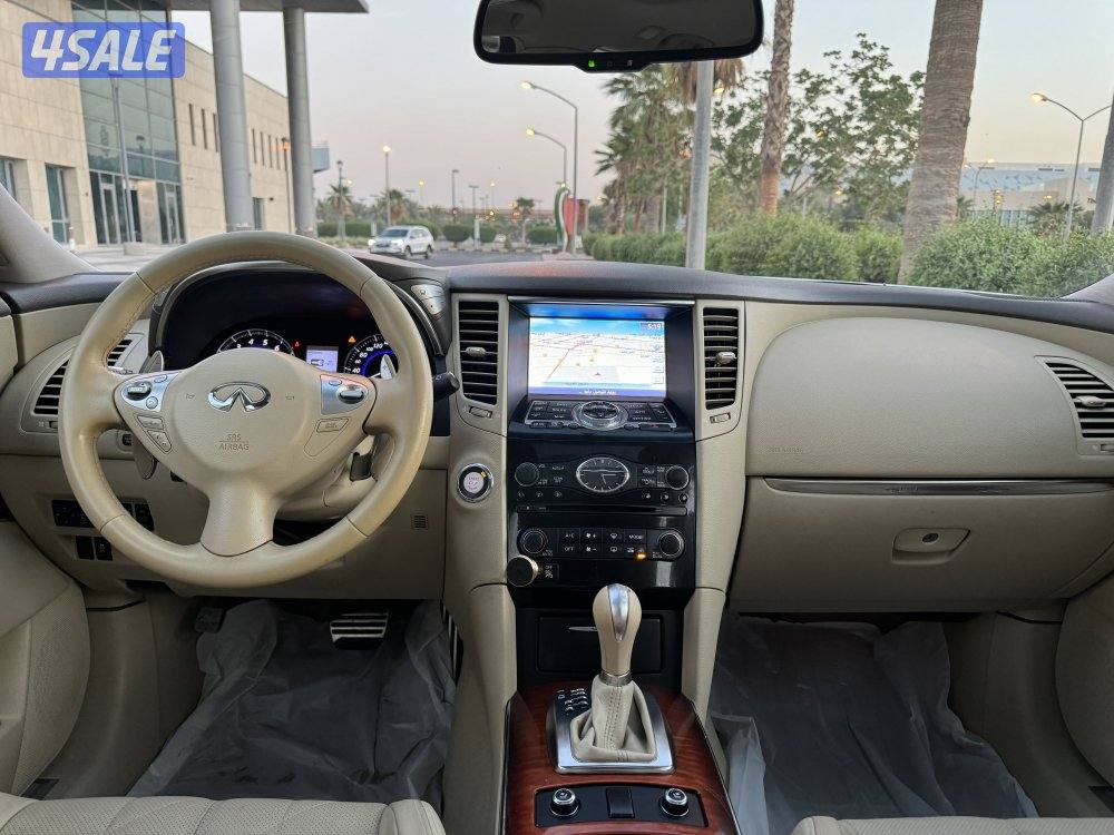 انفنيتي QX70 موديل 2016 عداد 67 الف بحاله الوكاله7