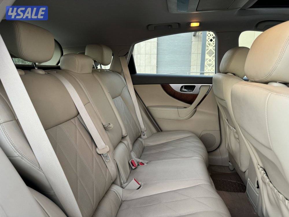 انفنيتي QX70 موديل 2016 عداد 67 الف بحاله الوكاله8