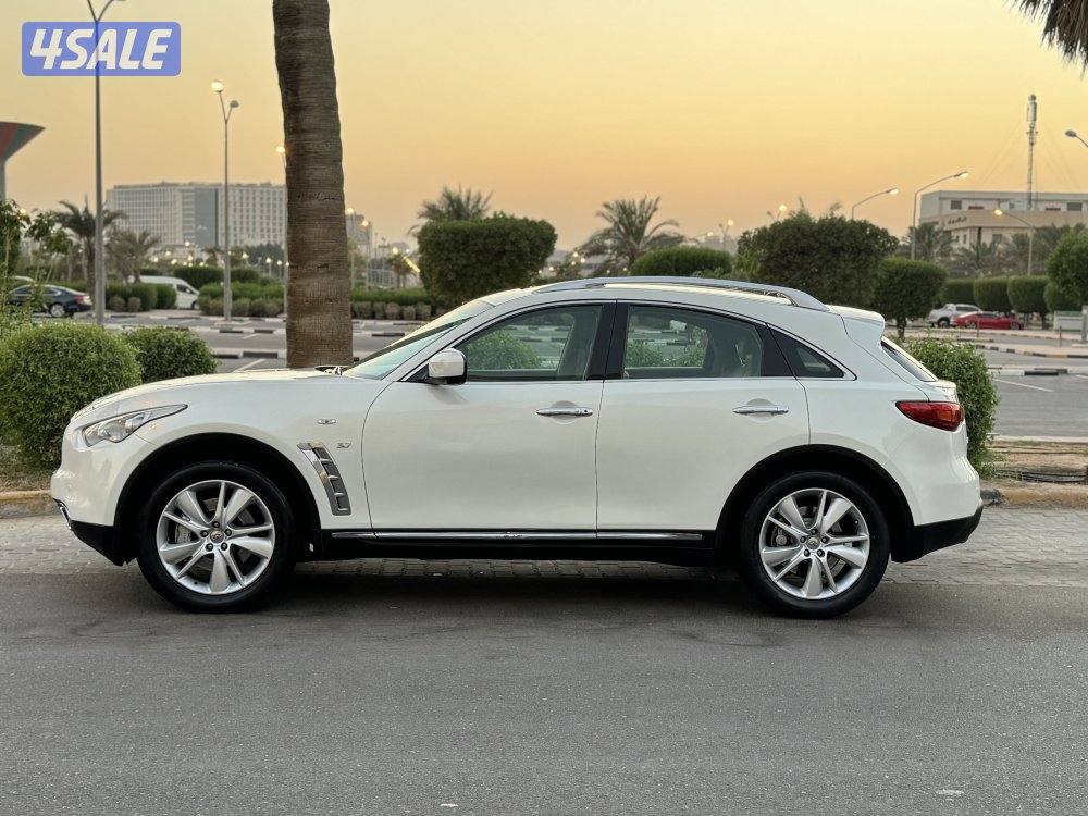 انفنيتي QX70 موديل 2016 عداد 67 الف بحاله الوكاله9