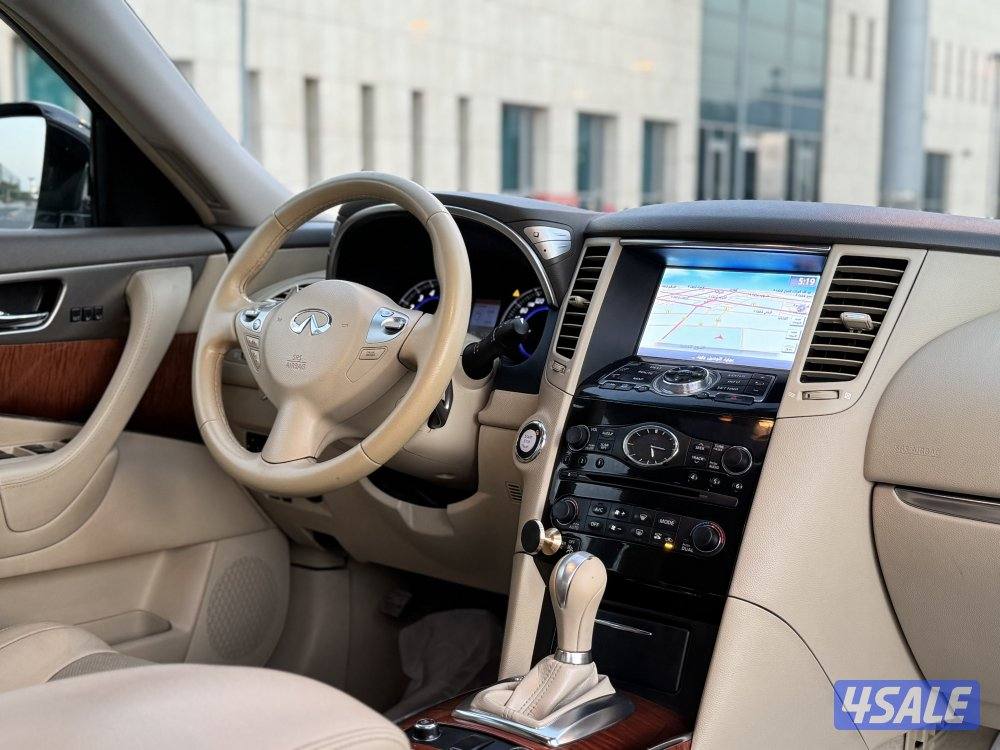 انفنيتي QX70 موديل 2016 عداد 67 الف بحاله الوكاله13