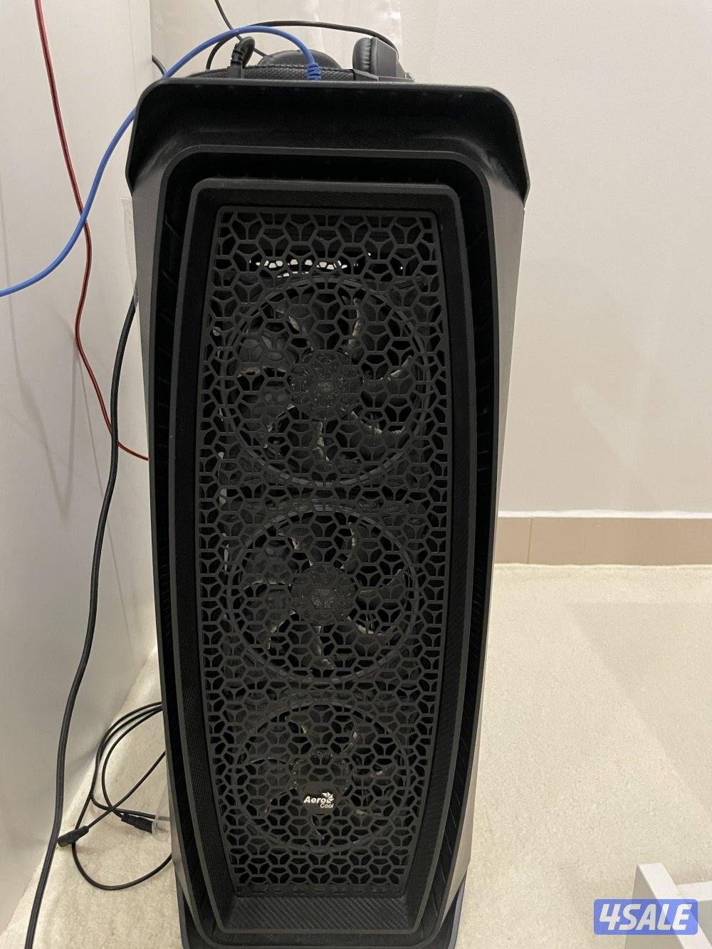 للبيع سيت اب كامل بي سي قيمنق استعمال خفيف مع كيبورد وماوس ومايك2