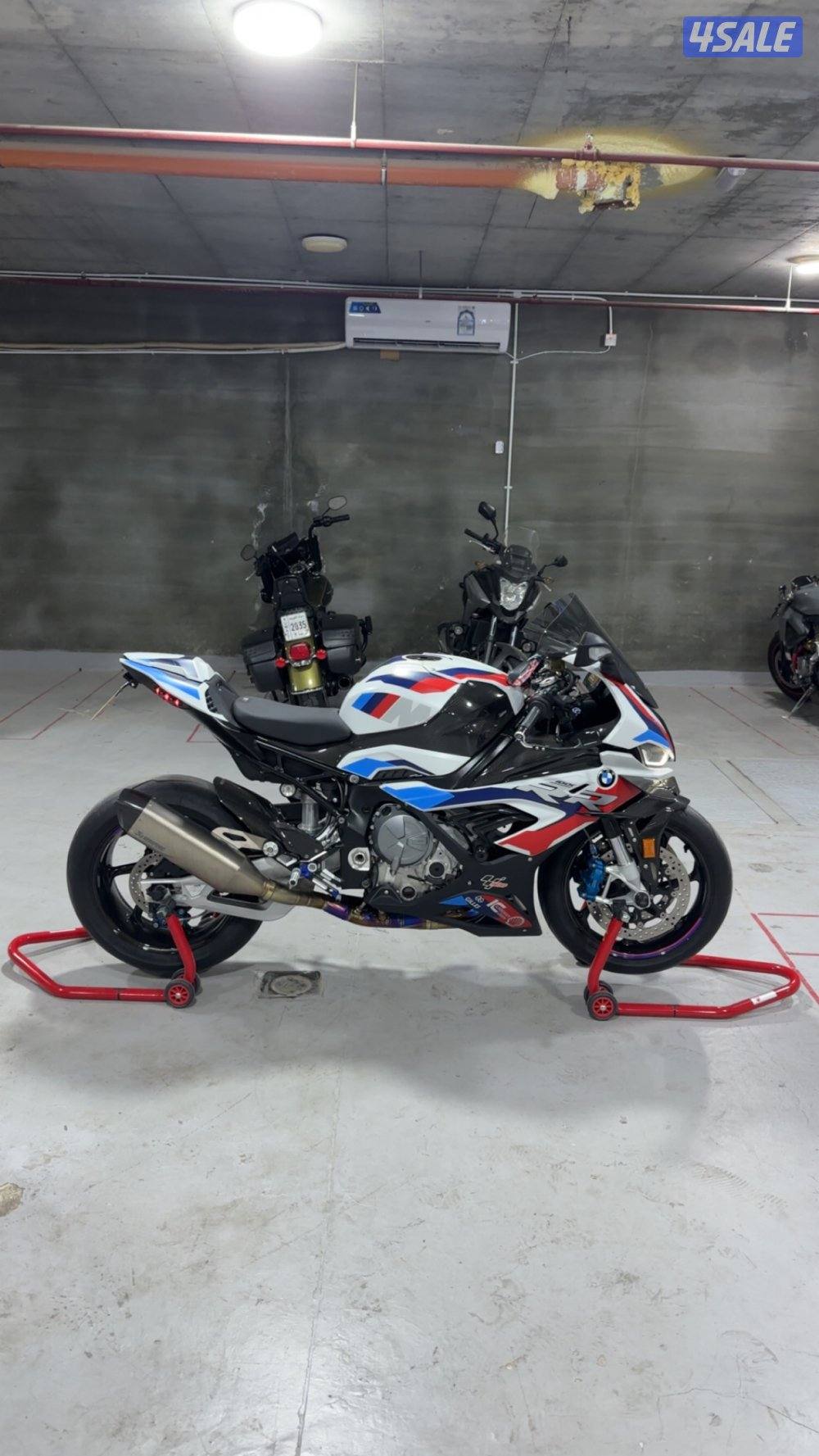 دراجة رياضية BMW نوع M1000RR موديل 2022 ماشي 6000 كم2