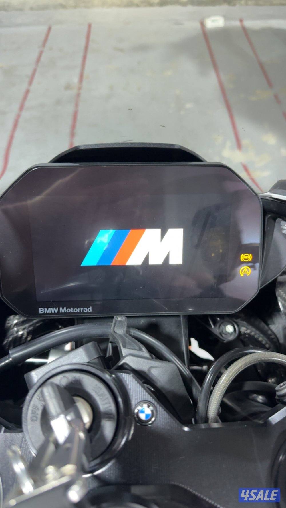 دراجة رياضية BMW نوع M1000RR موديل 2022 ماشي 6000 كم5