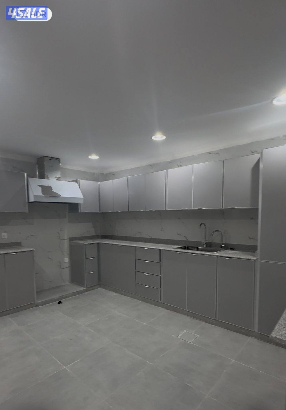 للإيجار بيت كامل دورين وربع مجدد كامل مدخل ومخرج ممتاز تكييف جديد0