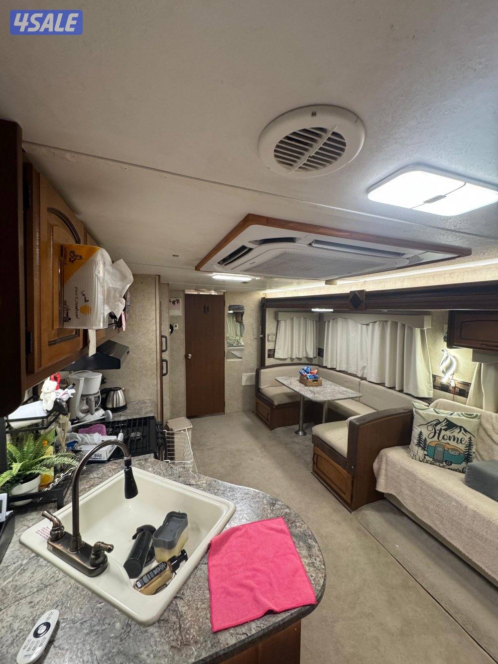 للبيع كرفان سمر لاند ٢٠١٣مجهز بالكامل مايحتاج له ولا شي اضافي عبه ماي5