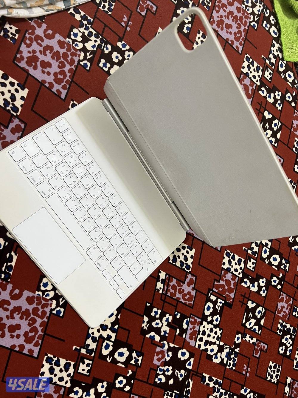 كيبورد ابل ماجيك الاصلي 11 انش نظيف جدا وشغال تمام0