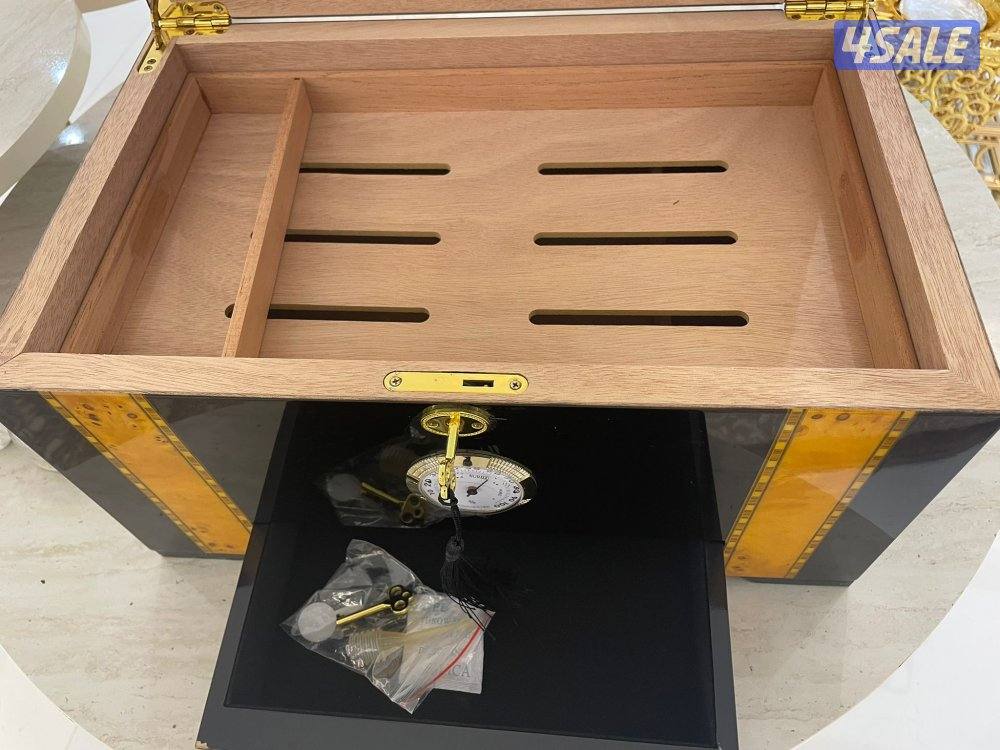 للبيع هيوميدور سيقار خشب سندان اصلي مع 17 سيقار1