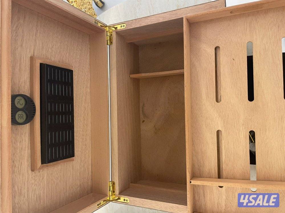 للبيع هيوميدور سيقار خشب سندان اصلي مع 17 سيقار3