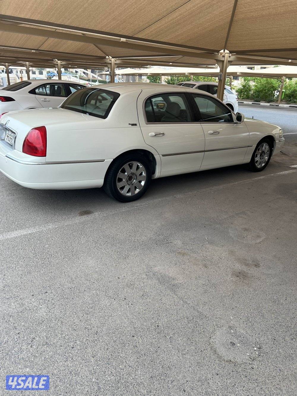 للبيع لينكون تاون كار موديل 20053