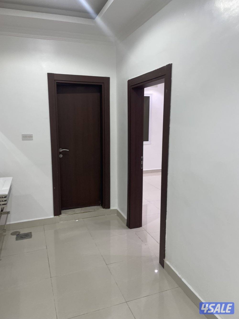 شقه 3 غرف 3 حمامات وحده ماستر وغرفة خداامه اصنصير حرار مركزي وباركينق4