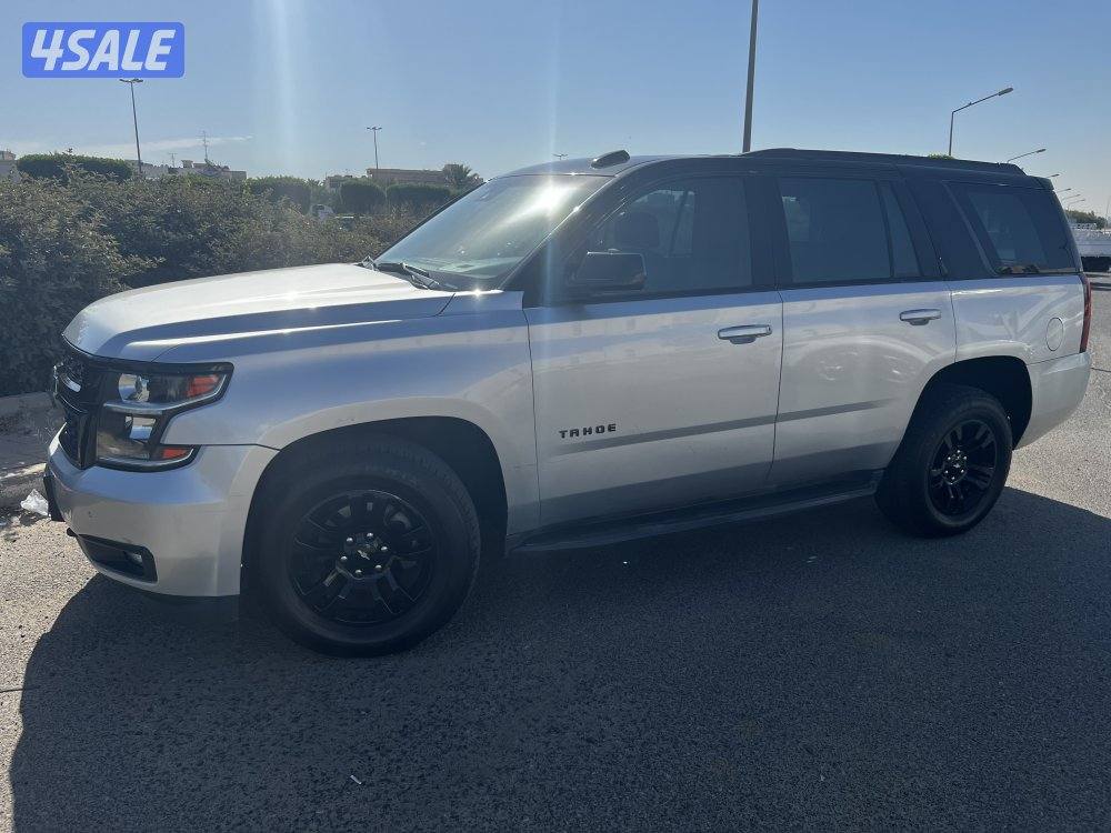 Chevrolet Tahoe 2017 LT2 - Full Option With Sunroof & Hydrolic Door2