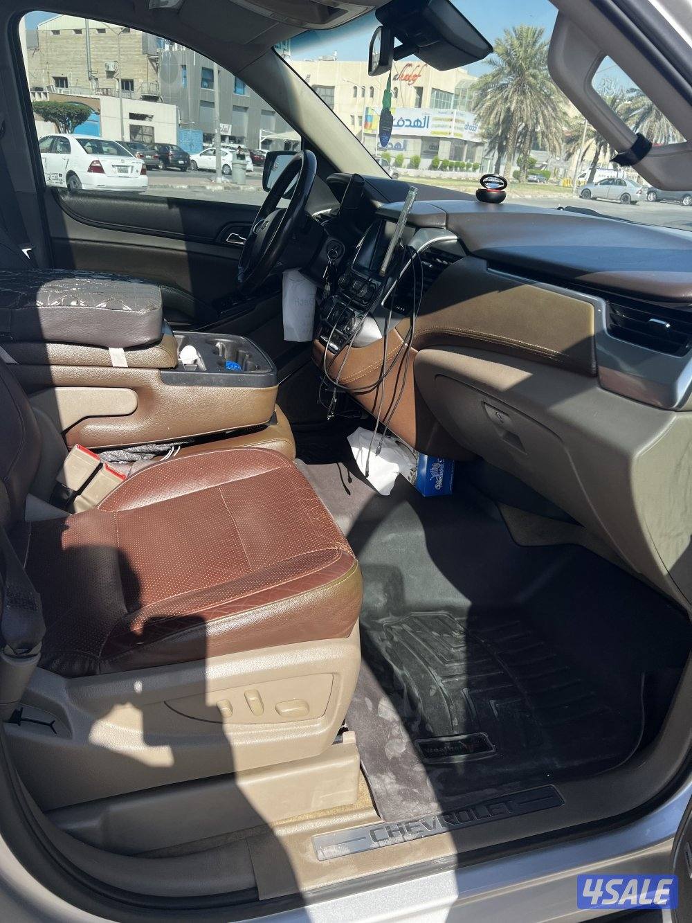 Chevrolet Tahoe 2017 LT2 - Full Option With Sunroof & Hydrolic Door3