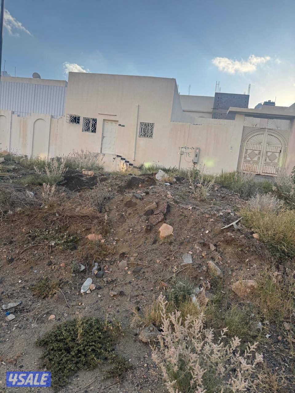 للبيع بيت في الطائف الحلقه الشرقيه مساحته 600 متر على زاويه وشارعين3