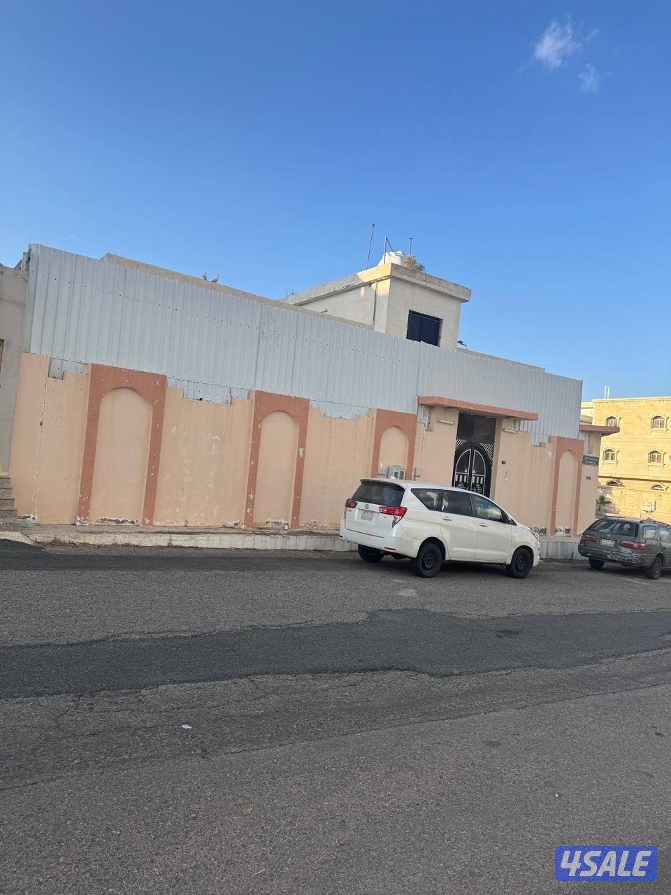 للبيع بيت في الطائف الحلقه الشرقيه مساحته 600 متر على زاويه وشارعين4