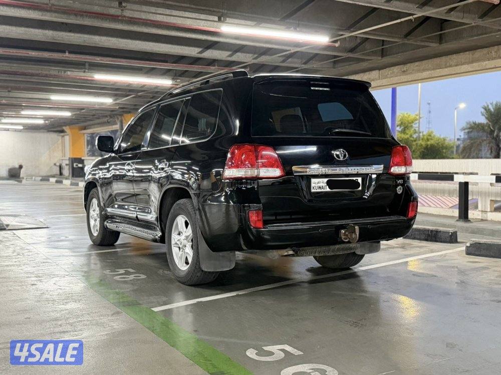 Land Cruise VXR 20104