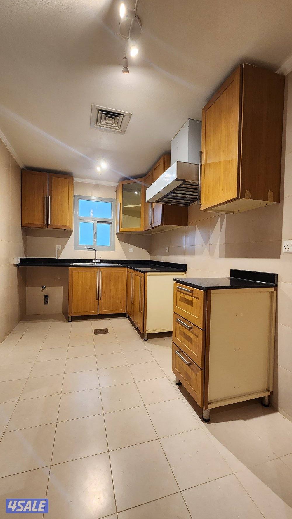 شقة VIP للإيجار منطقة الشهداء 3 غرف7