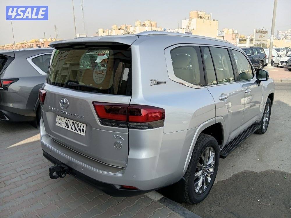 لاندكروزر VX موديل 2022 صبغ الوكالة شرط الفحص بالكامل3