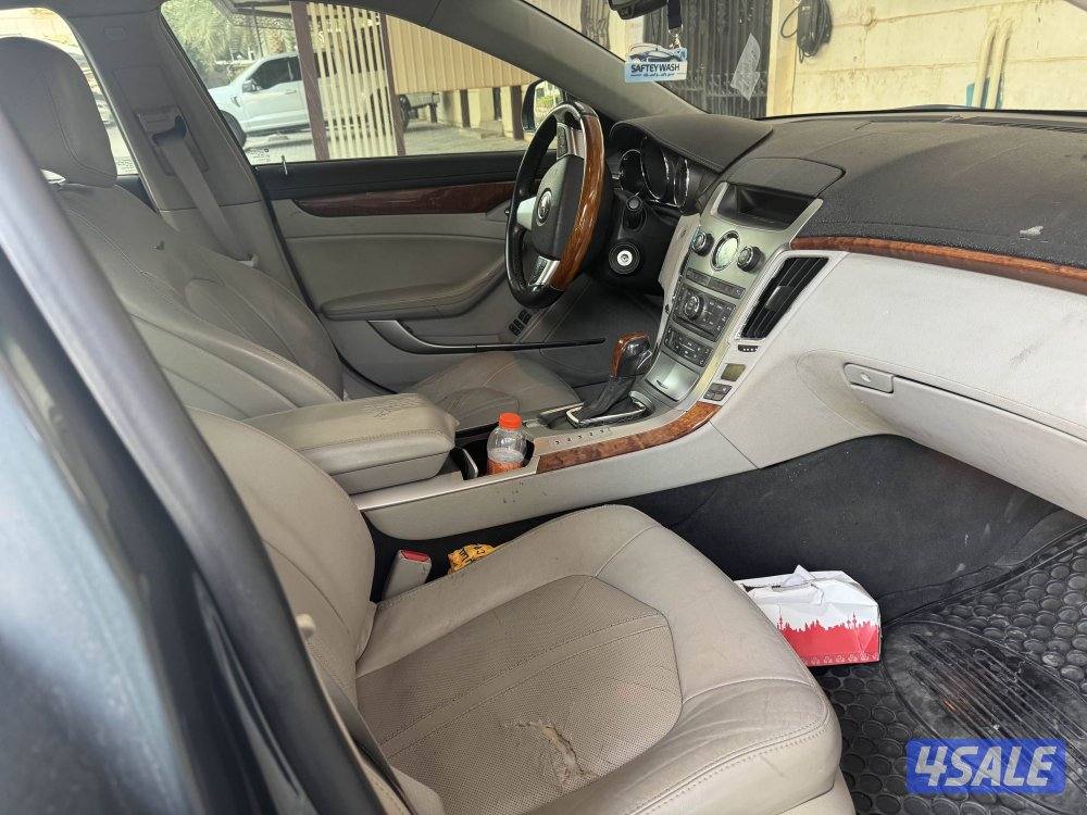 للبيع كاديلاك cts موديل 2010 بحاله جيده2