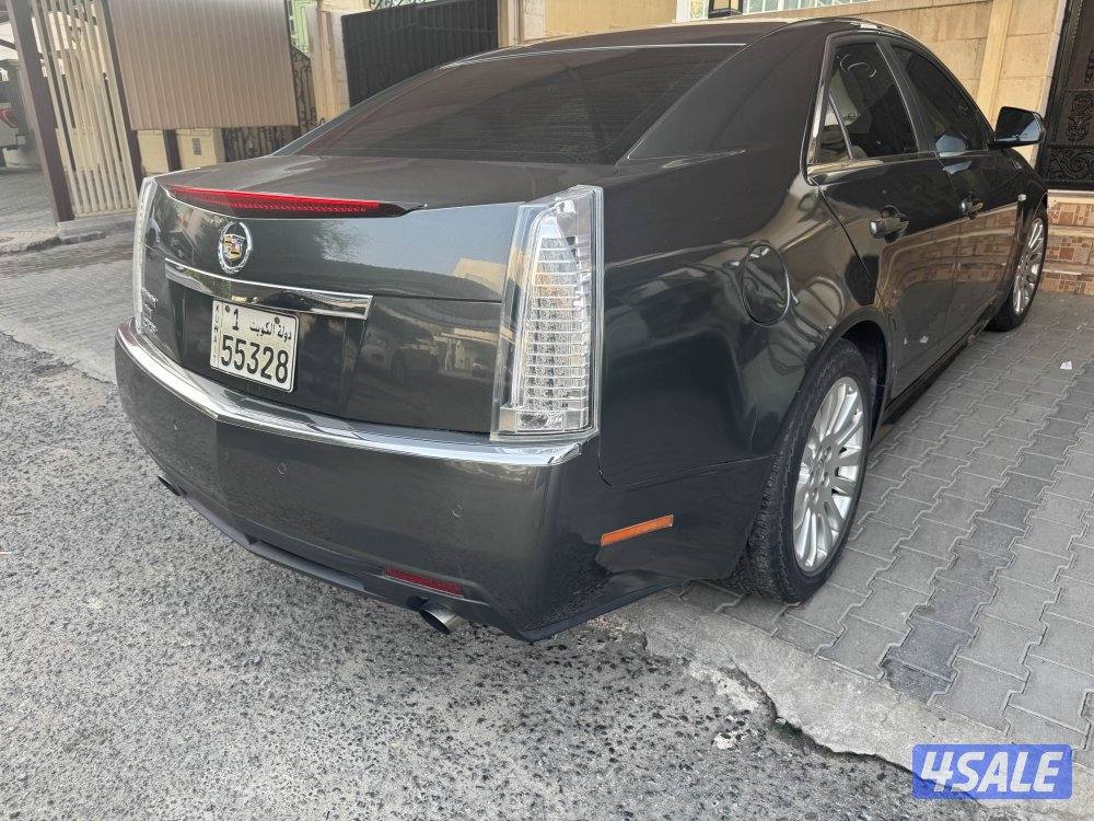 للبيع كاديلاك cts موديل 2010 بحاله جيده3