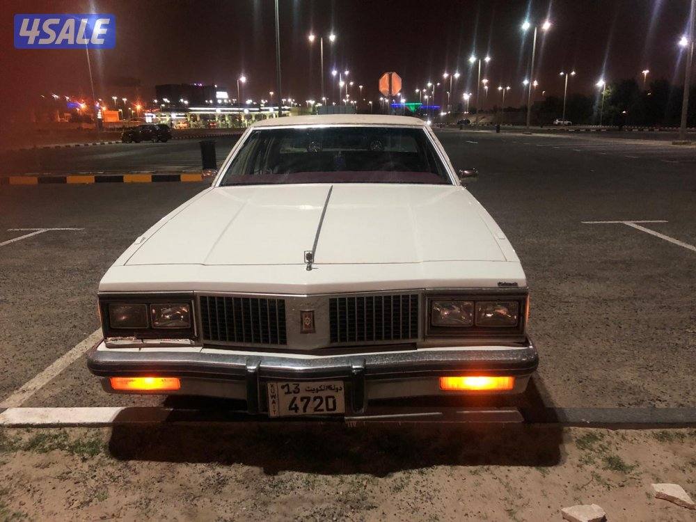 للبيع اولدموزيل موديل ١٩٨٢ اللون ابيض شرط الفحص  مكينه وقير وشاصي3