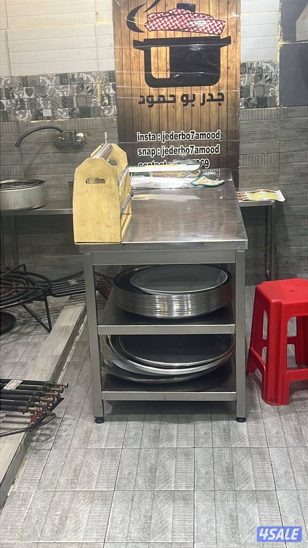 للأيجار محل بالدور الاول اسواق القرين مجهز يصلح مطبخ مساحته 95 متر م1