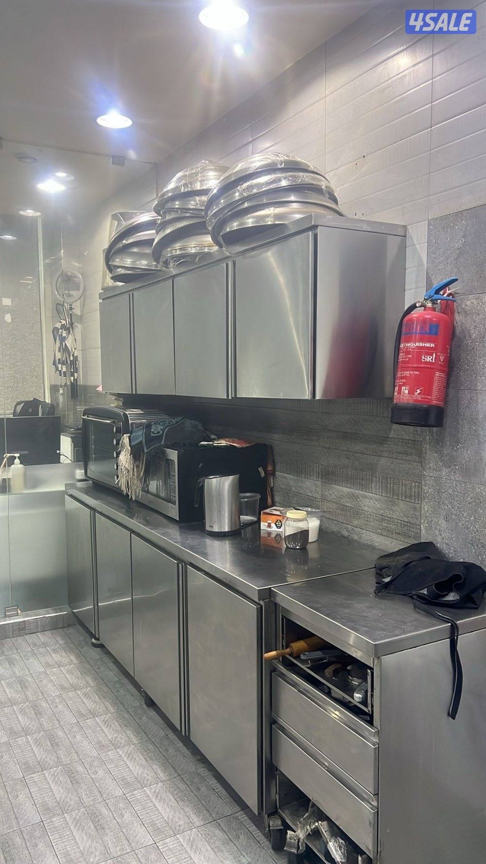 للأيجار محل بالدور الاول اسواق القرين مجهز يصلح مطبخ مساحته 95 متر م8