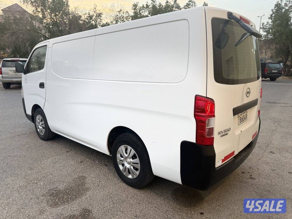 للبيع باص مقفل 2017 عداد 137 الف1