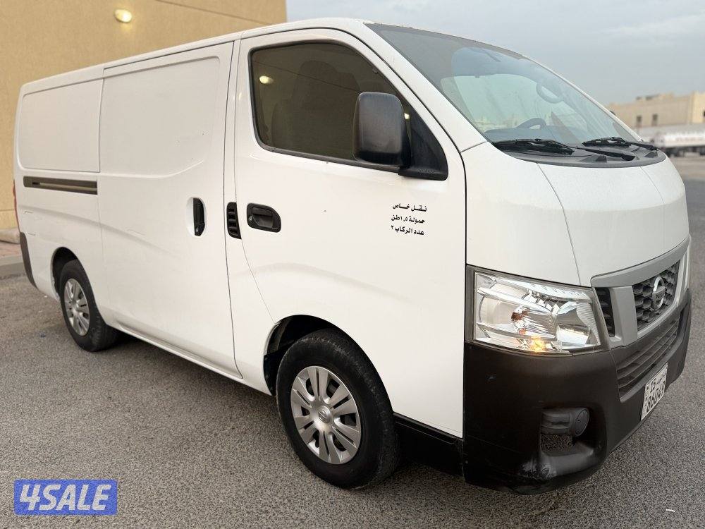 للبيع باص مقفل 2017 عداد 137 الف3