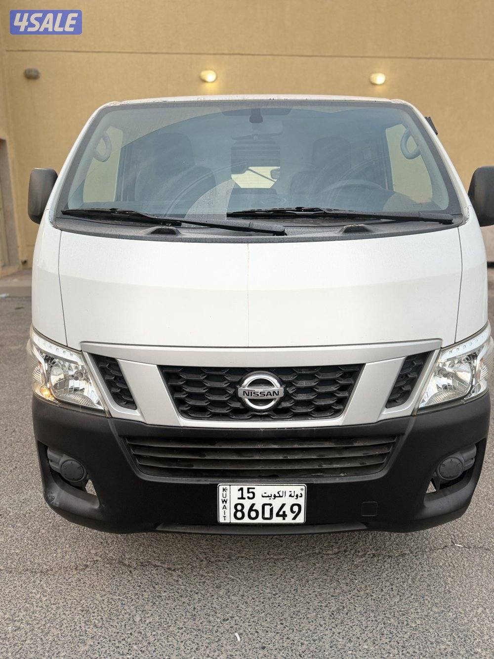 للبيع باص مقفل 2017 عداد 137 الف5